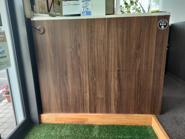 荷物置台を設置する前/薄くて強度が弱い